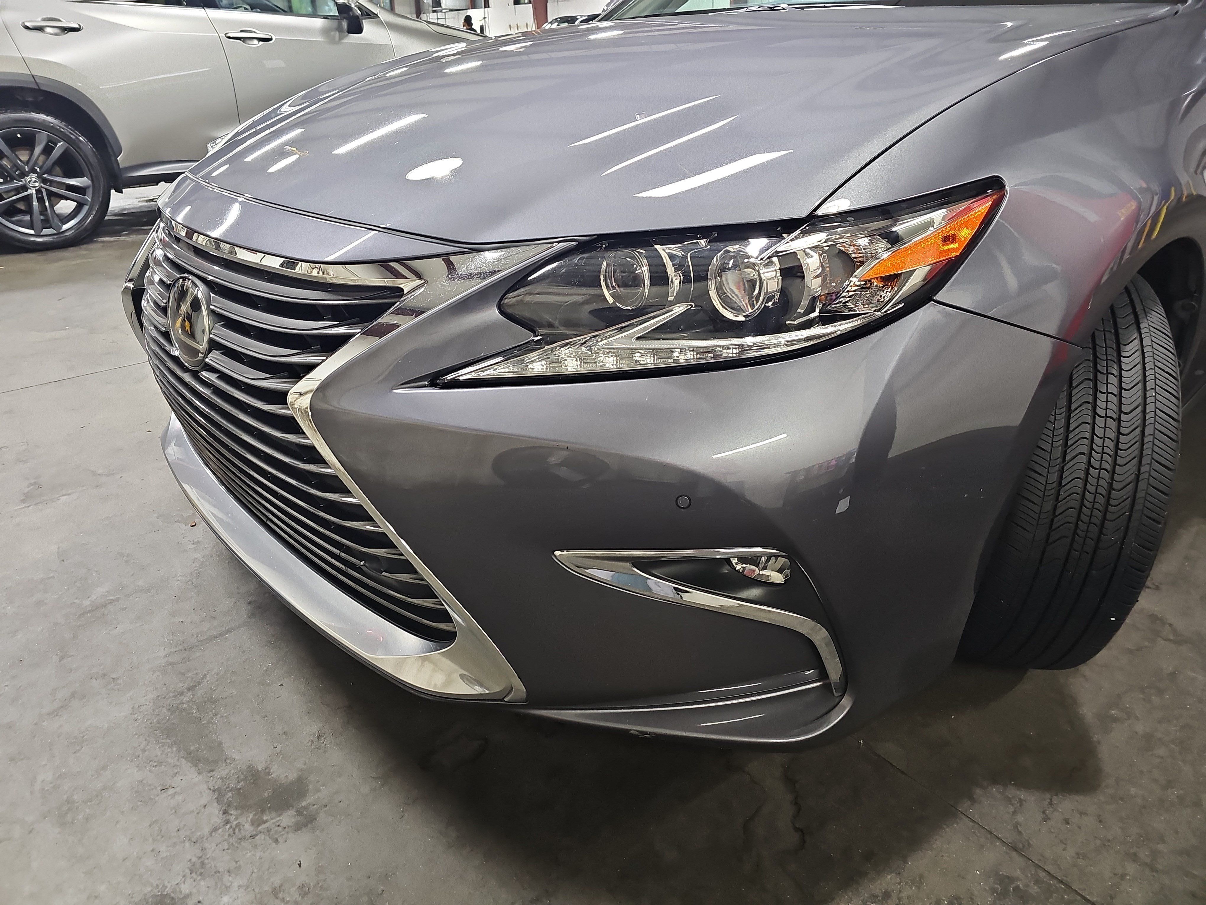 Used 2018 Lexus ES 350 w/ Luxury Package w/Wood Trim FWD image 32