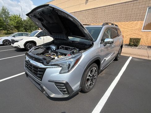 Used 2023 Subaru Ascent Limited w/ Technology Package AWD/4WD image 10