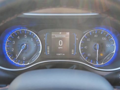 Used 2017 Chrysler Pacifica Touring-L image 22