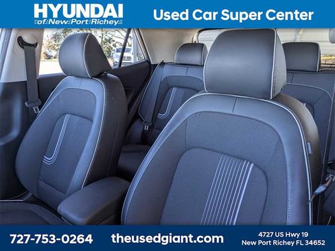 Certified 2023 Hyundai Venue Limited w/ Cargo Package image 7