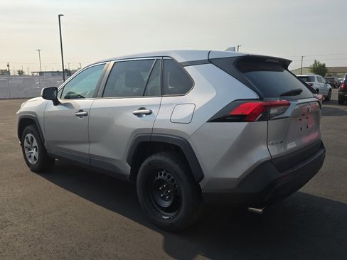 Used 2022 Toyota RAV4 LE AWD/4WD image 6