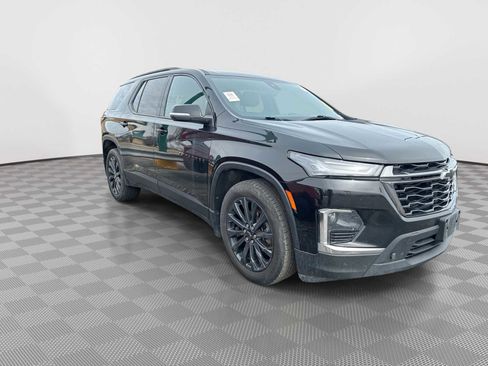 Used 2023 Chevrolet Traverse RS image 3