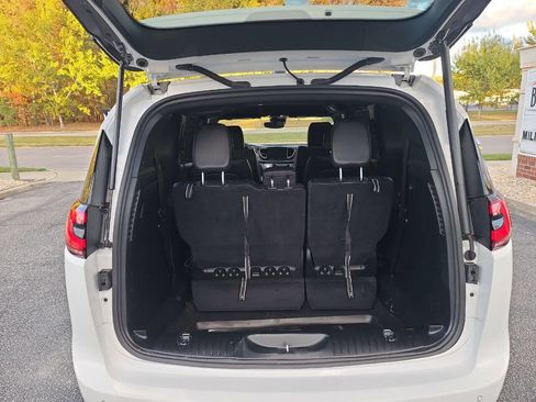 Used 2025 Chrysler Pacifica Select image 30