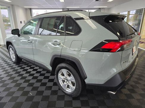 Used 2021 Toyota RAV4 XLE image 5