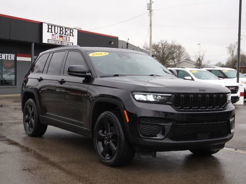 Used 2023 Jeep Grand Cherokee Altitude image 9