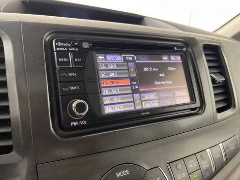 Used 2013 Toyota Sienna XLE image 13