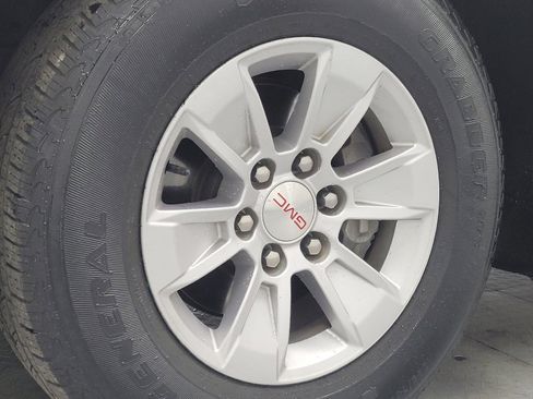 Used 2019 GMC Sierra 1500 SLE w/ SLE Value Package image 31