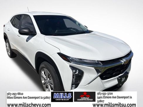 Used 2024 Chevrolet Trax LS FWD image 2