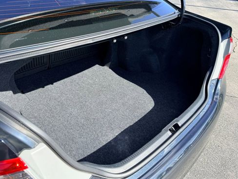 Used 2012 Toyota Camry L image 10