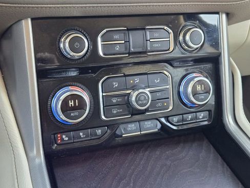Used 2023 GMC Yukon Denali w/ LPO, Floor Liner Package AWD/4WD image 28