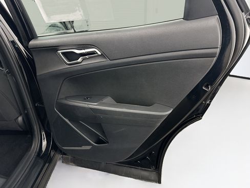 Used 2025 Kia Sportage LX image 30