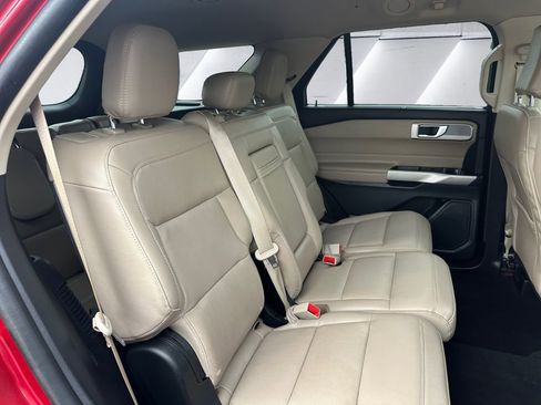 Used 2022 Ford Explorer Limited image 16