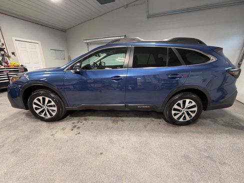 Used 2022 Subaru Outback Premium image 2