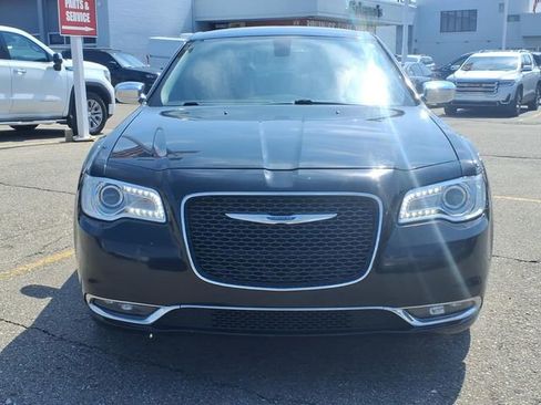 Used 2018 Chrysler 300 Limited AWD/4WD image 2