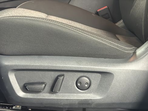 Used 2025 Nissan Rogue SV FWD image 12