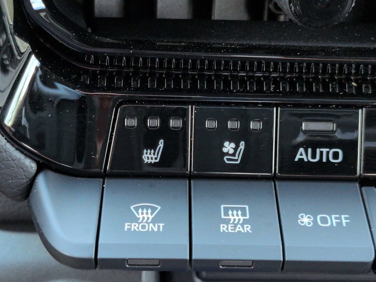 Used 2026 Toyota Land Cruiser w/ Premium Package AWD/4WD image 25