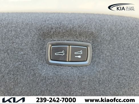 Used 2020 Porsche Taycan Turbo AWD/4WD image 12