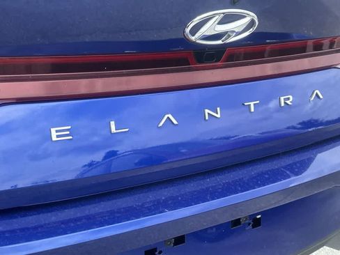 Used 2023 Hyundai Elantra SEL w/ Cargo Package FWD image 11