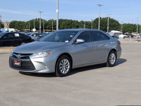 Used 2017 Toyota Camry LE FWD image 10