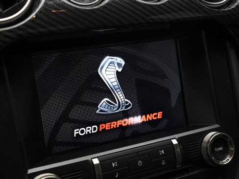 Used 2020 Ford Mustang Shelby GT500 w/ Carbon Fiber Track Pack RWD image 30