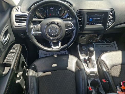 Used 2020 Jeep Compass Latitude w/ Cold Weather Group AWD/4WD image 11