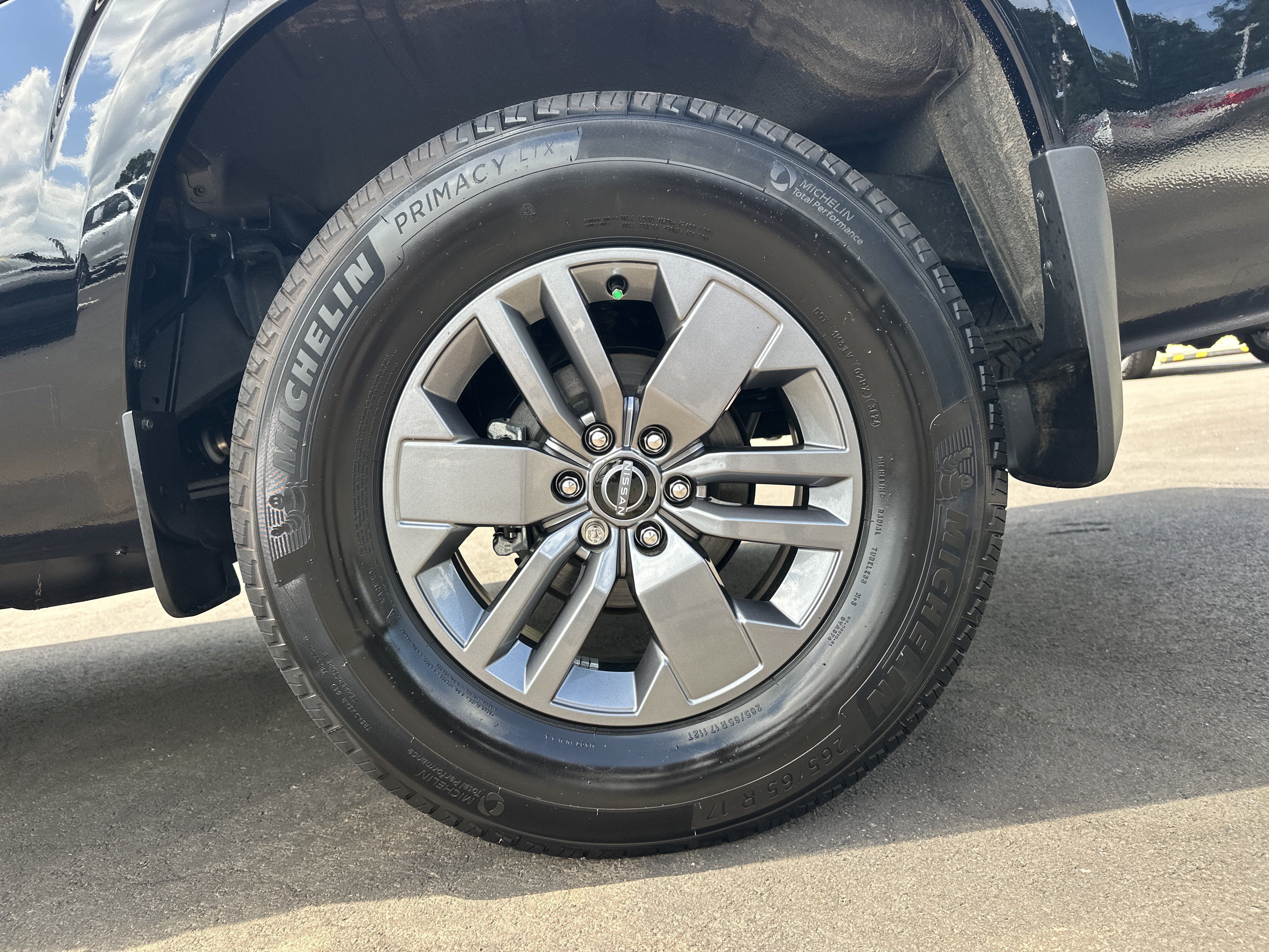 Used 2025 Nissan Frontier SV RWD image 20