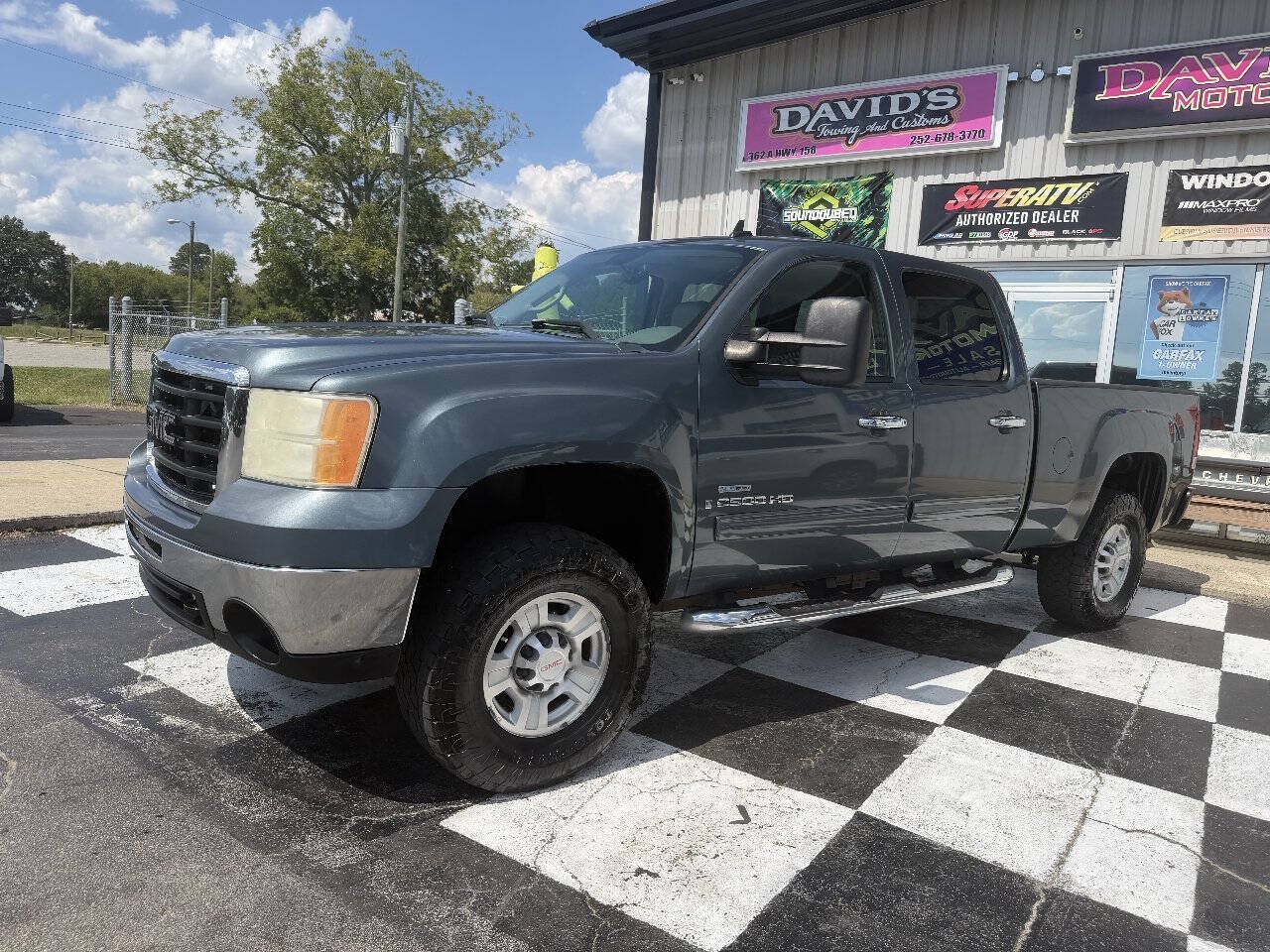 Used 2008 GMC Sierra 2500 SLT w/ Z71 Off-Road Package AWD/4WD image 2
