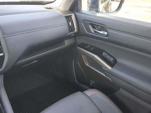 Certified 2024 Nissan Pathfinder Platinum image 17