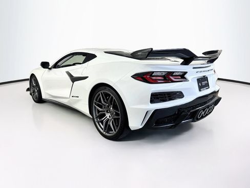 Used 2024 Chevrolet Corvette Z06 w/ Z07 Performance Package RWD image 5