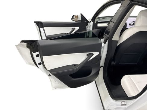 Certified 2022 Tesla Model Y Performance AWD/4WD image 10
