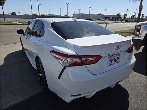 Used 2020 Toyota Camry SE w/ Carpet Mat Package FWD image 7