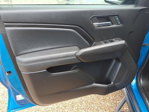 Used 2024 Chevrolet Colorado LT w/ LT Convenience Package II RWD image 11