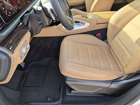 Used 2024 Mercedes-Benz GLS 450 4MATIC image 31