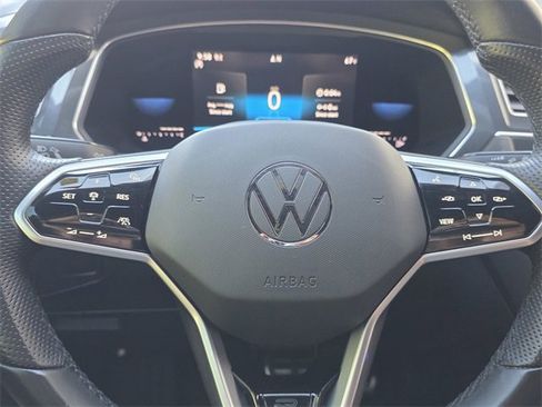 Used 2023 Volkswagen Tiguan SE R-Line image 35