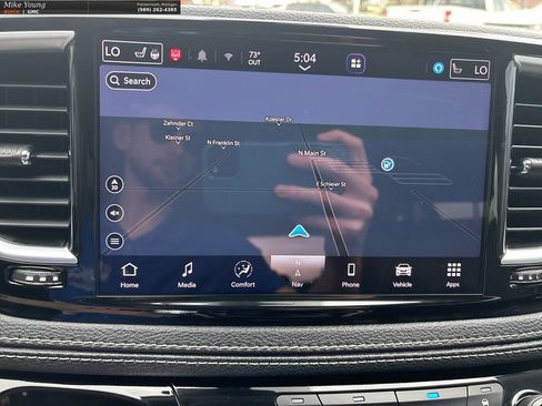 Used 2023 Chrysler Pacifica Limited FWD image 28