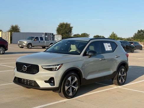 New 2026 Volvo XC40 B5 Plus w/ Protection Package Premier image 3
