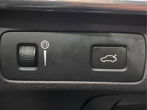 Used 2018 Volvo XC90 T6 Momentum w/ Convenience Package image 30