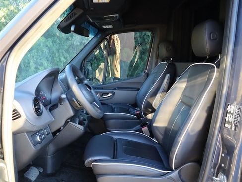 Used 2021 Mercedes-Benz Sprinter 3500 image 43