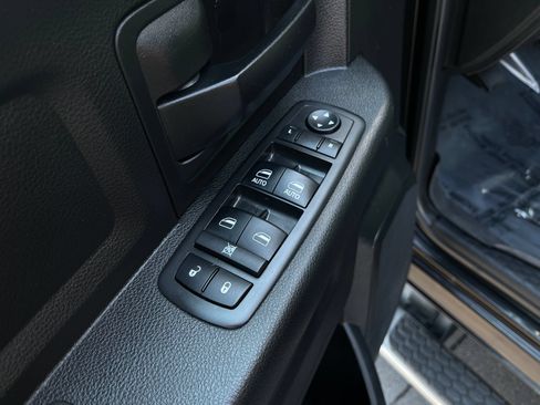 Used 2018 RAM 2500 Tradesman w/ Chrome Appearance Group AWD/4WD image 12
