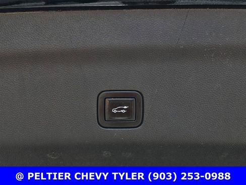 Used 2022 Chevrolet Tahoe Z71 w/ Luxury Package image 9