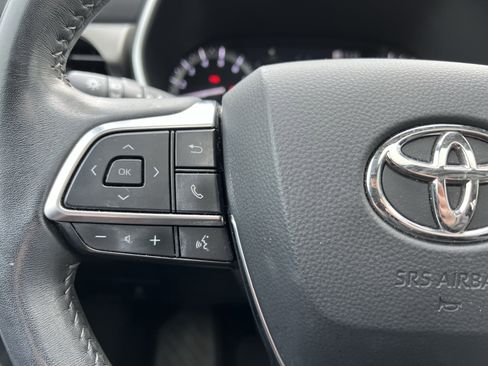 Used 2020 Toyota Highlander XLE image 19