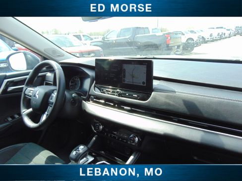 Used 2025 Mitsubishi Outlander SE AWD/4WD image 21