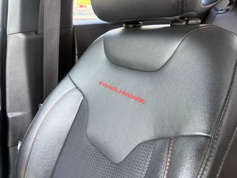 Used 2024 Jeep Compass Trailhawk AWD/4WD image 32
