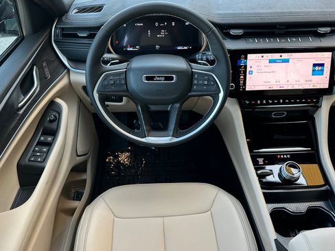 New 2026 Jeep Grand Cherokee Limited AWD/4WD image 17