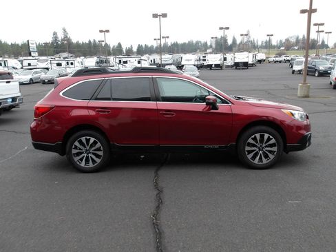 Used 2016 Subaru Outback 2.5i Limited AWD/4WD image 6
