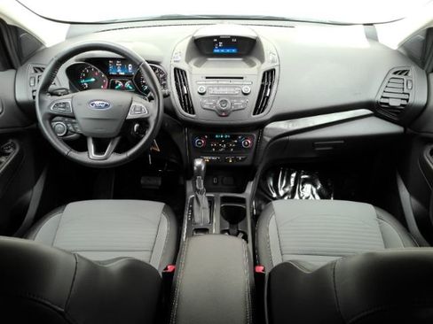 Used 2017 Ford Escape SE w/ SE Sport Appearance Package image 3