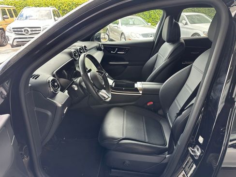 Used 2025 Mercedes-Benz GLC 300 image 2