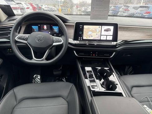 Certified 2025 Volkswagen Atlas SEL image 16