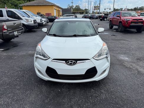 Used 2016 Hyundai Veloster w/ Option Group 02 FWD image 3