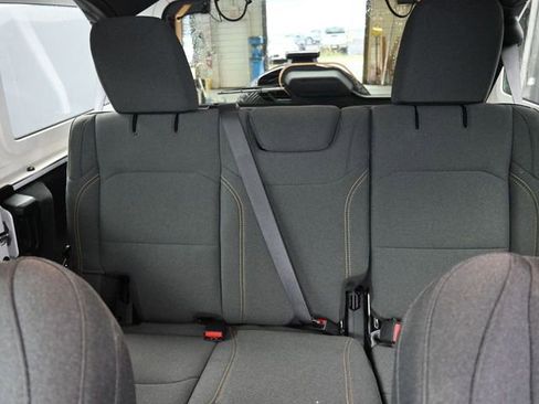 Used 2025 Jeep Wrangler Sahara image 37